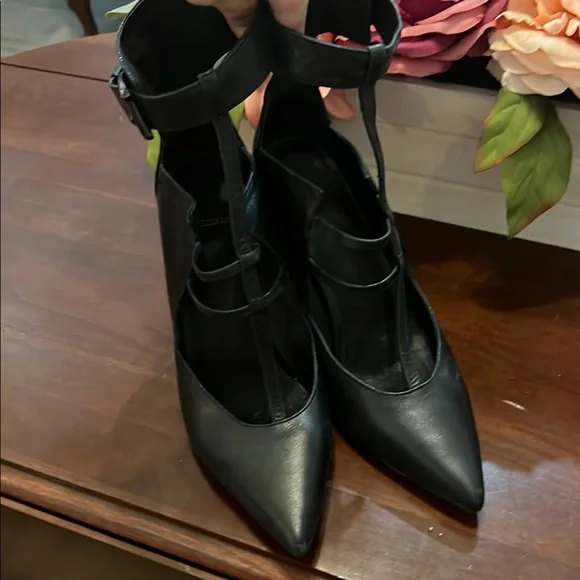 Marciano Leather Elegant Black Strappy Women's Shoes - Picture 8 of 9